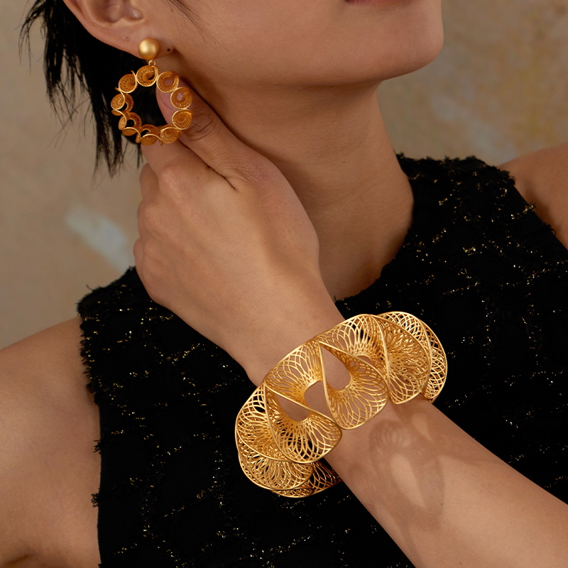 VAROLE Luxury Petal Bangle For - مراجعة Women'S Fashion Website وسعره