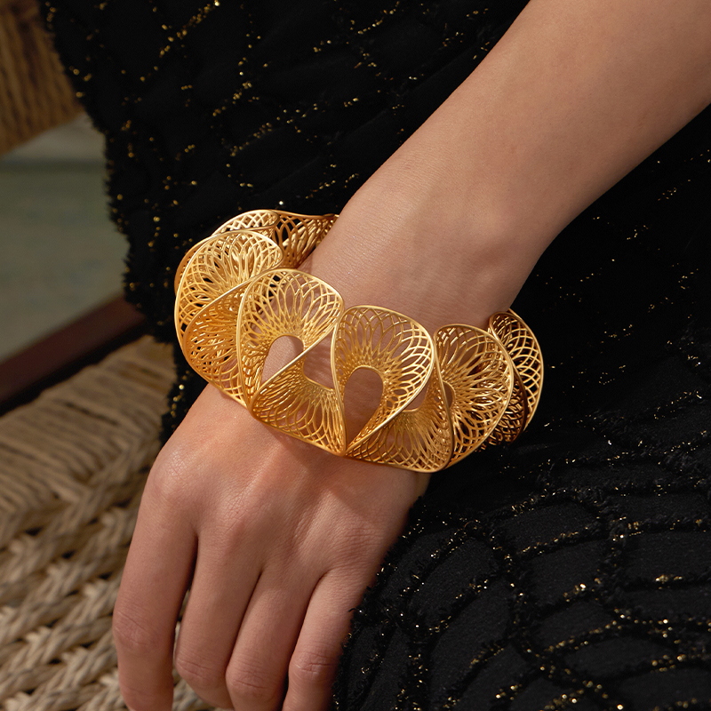 VAROLE Luxury Petal Bangle For - مراجعة Women'S Fashion Website وسعره